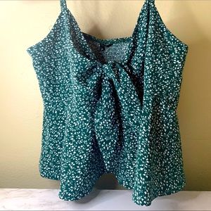 Green thin strapped crop blouse.